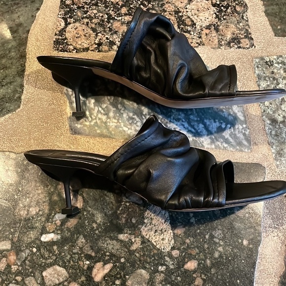 dusica dusica- Black Keba Mule Pumps - Picture 5 of 9